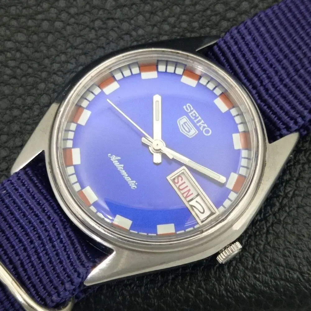 Vintage 1980 Seiko Automatic Mens Silver Watch W/daydate & Blue accents